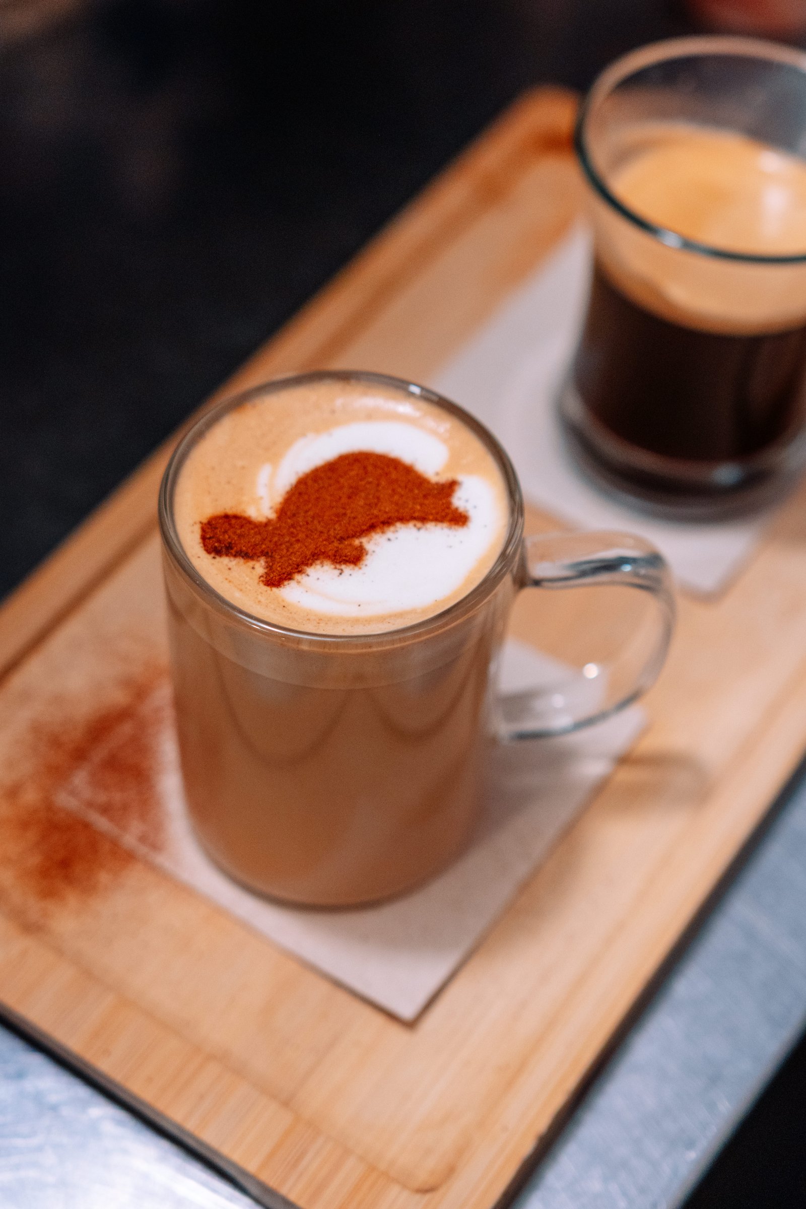Café con leche servido en taza