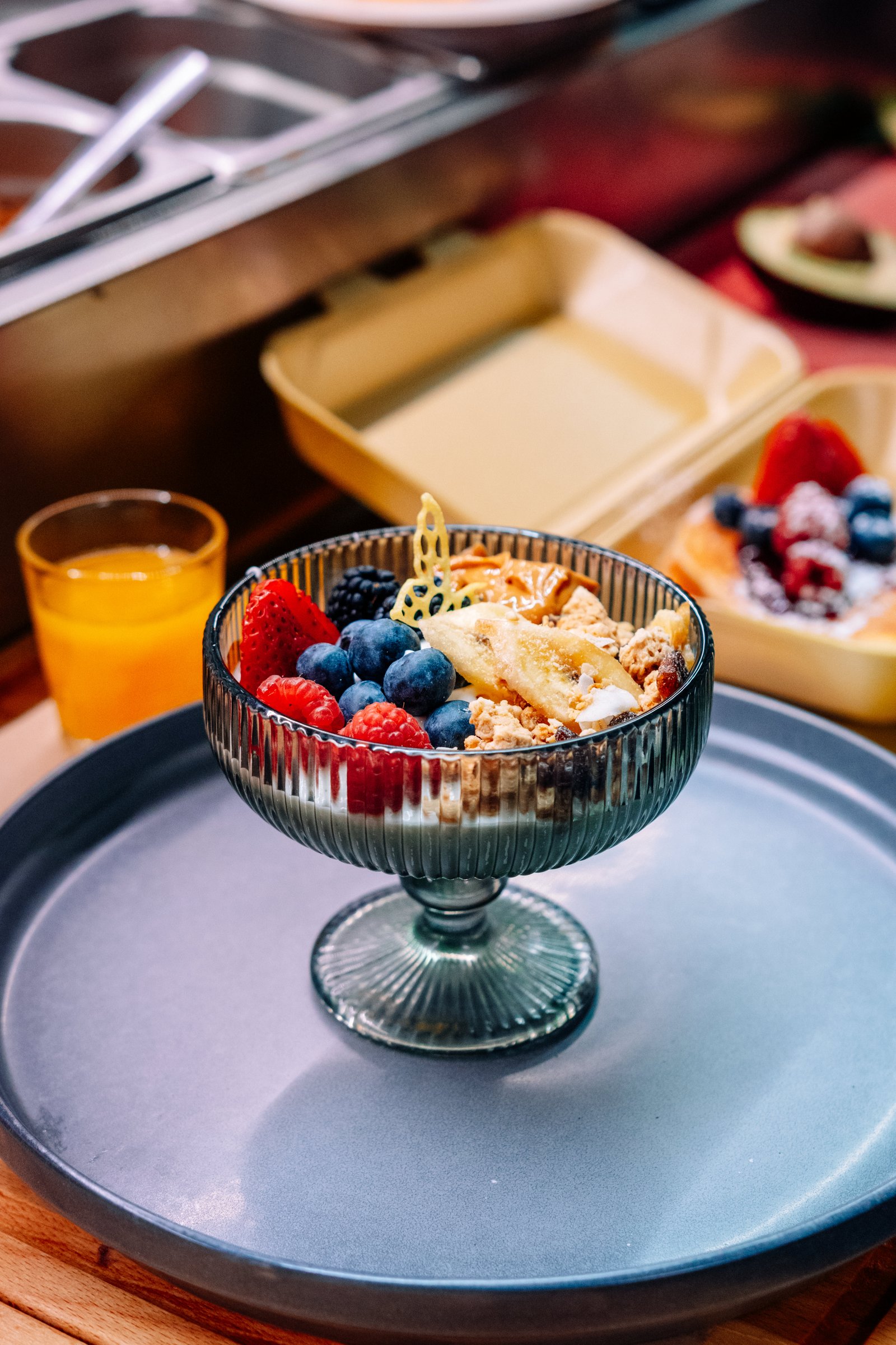 Bol de yogur con frutos rojos